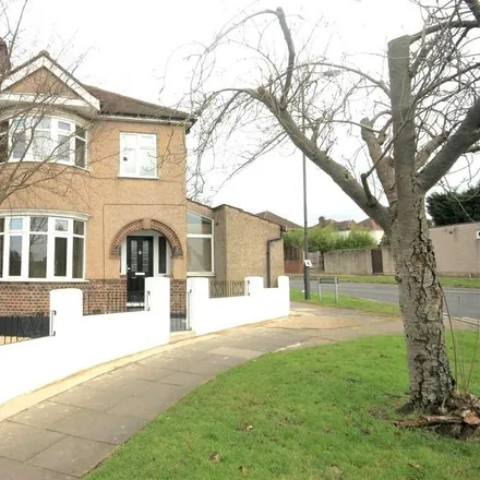 Rent this 3 bed duplex on Rayners Lane in London, HA5 5HY