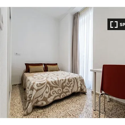 Rent this 3 bed room on Oficina de Correos in Carrer de Velarde / Calle Velarde, 03001 Alicante