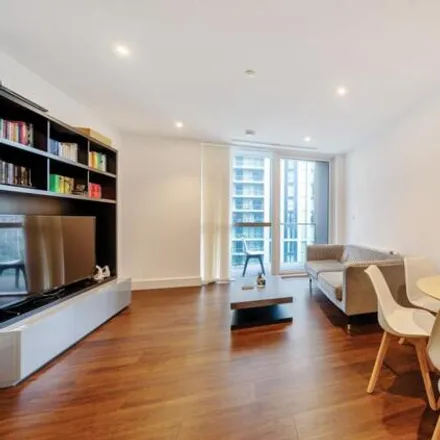 Image 3 - Maine Tower, 9 Harbour Way, Canary Wharf, London, E14 9ZP, United Kingdom - Room for rent