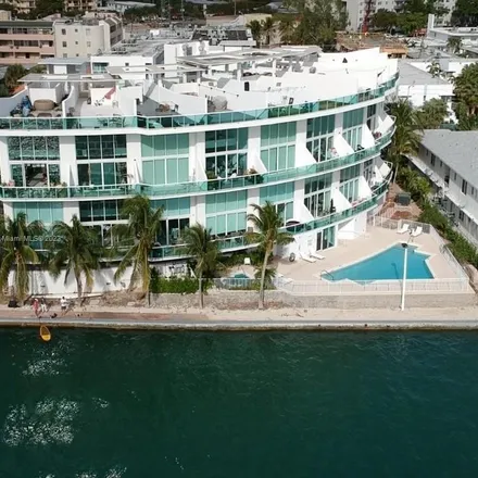 Image 2 - 1980 Bay Drive, Isle of Normandy, Miami Beach, FL 33141, USA - Loft for rent