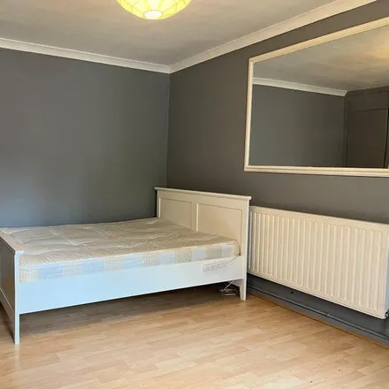 Rent this 1 bed room on Mullet Gardens in London, E2 7AE