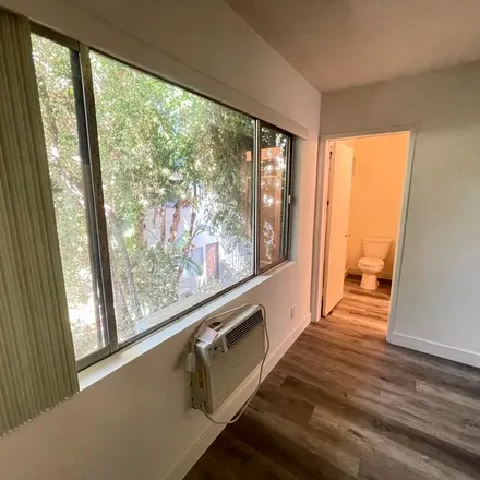 Image 6 - 4424 Woodman Avenue, Los Angeles, CA 91423, USA - Apartment for rent