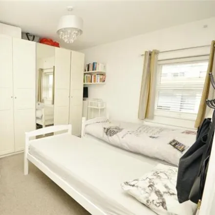 Image 5 - 22 Leavesden Road, North Watford, WD24 5FR, United Kingdom - Apartment for sale