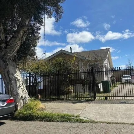 Rent this 4 bed house on 1334 93rd Avenue in Oakland, CA 94621