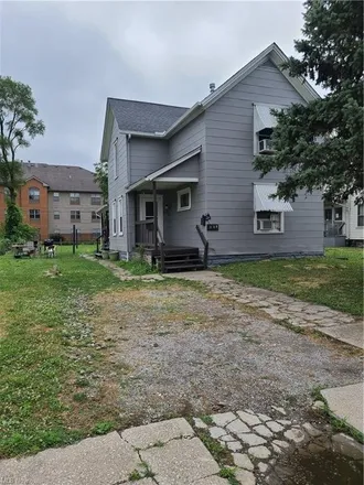 Buy this 5 bed house on 663 West 14th Street in Lorain, OH 44052