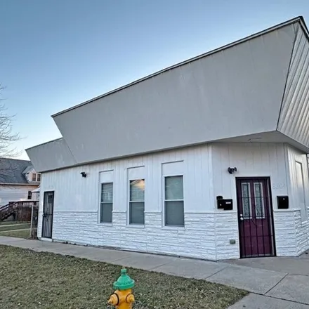 Buy this 6 bed house on 584 Vine Street in Hammond, IN 46324