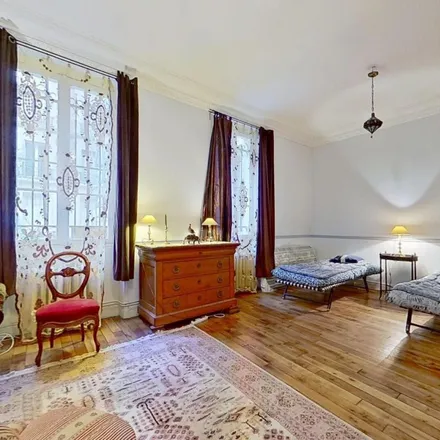Rent this 3 bed apartment on 1 v Pont Neuf in 75001 Paris, France