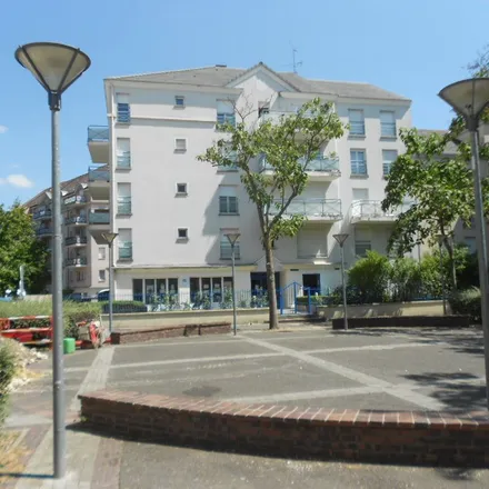 Rent this 2 bed apartment on 33 Rue Bancel in 77000 Melun, France