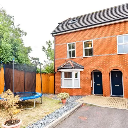 Rent this 4 bed townhouse on 8 Dashwood Close in Camberley, GU15 3HP