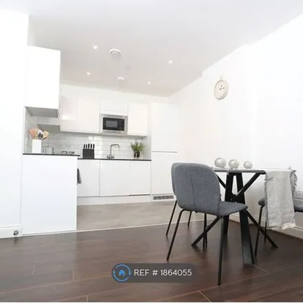 Image 7 - Barratt Homes, Wellstones, Watford, WD17 2AE, United Kingdom - Apartment for rent