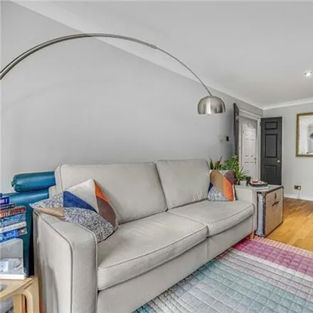 Image 5 - 171 Seagrave Road, London, SW6 1RP, United Kingdom - Apartment for sale