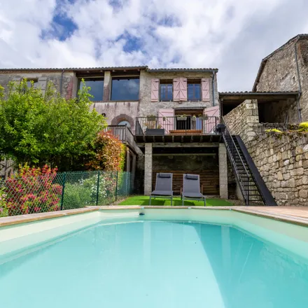 Rent this 3 bed house on La Cayre in Rue des Treilles, 82400 Montjoi