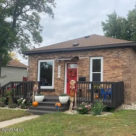 Buy this 2 bed house on 333 West Kemp Avenue in Watertown, SD 57201