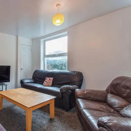 Image 3 - Wilford Lane, West Bridgford, NG2 7TU, United Kingdom - House for rent