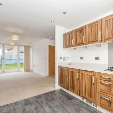 Image 4 - Spinners Avenue, Scholes, BD19 6AS, United Kingdom - Townhouse for sale