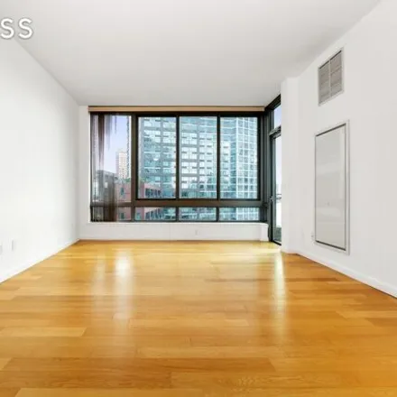 Image 2 - The View, 46-30 Center Boulevard, New York, NY 11101, USA - Condo for rent