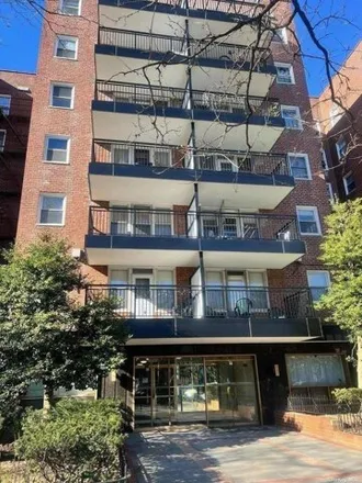 Image 1 - 770 Ocean Parkway, New York, NY 11230, USA - Apartment for sale