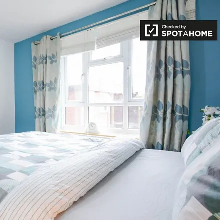 Image 17 - Hildenborough Gardens, London, BR1 4NU, United Kingdom - Apartment for rent