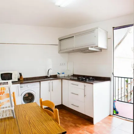 Image 3 - Carrer del Mondúver, 24, 46025 Valencia, Spain - Room for rent