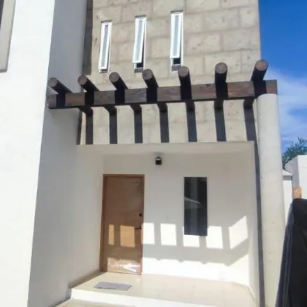 Buy this 3 bed house on Avenida Adolfo Ruiz Cortines in 62070 San Miguel Acapantzingo, MOR