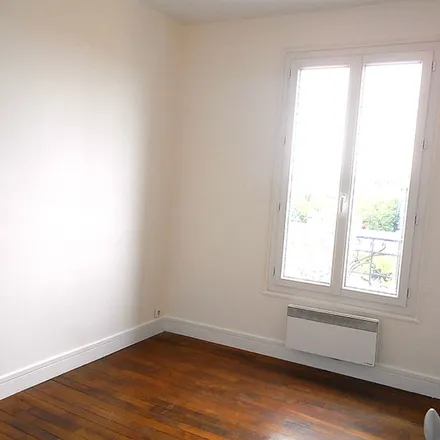 Rent this 3 bed apartment on 18 Avenue Paul Vaillant Couturier in 93230 Romainville, France