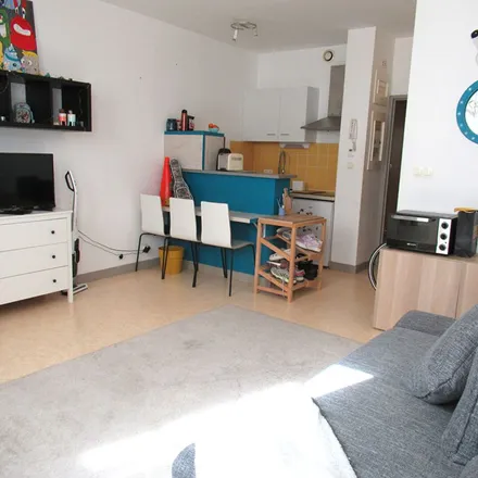 Image 1 - BNP Paribas, Place Barentin, 17000 La Rochelle, France - Apartment for rent