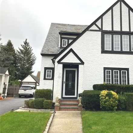 Buy this 3 bed house on 16 Kensington Court in Village of Hempstead, NY 11550