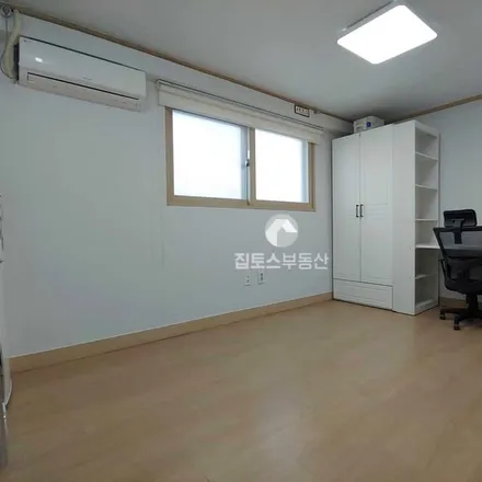 Rent this studio apartment on 서울특별시 광진구 군자동 348-4