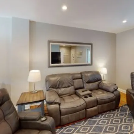 Buy this 3 bed apartment on 553 West Dickens Avenue in Lincoln Park, Chicago