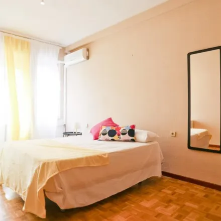 Rent this 7 bed room on Cuadros Aguado in Calle de los Mártires de la Ventilla, 211