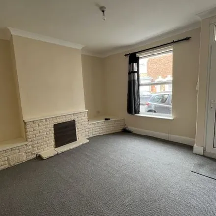 Rent this 2 bed townhouse on Estcourt Street in Hull, HU9 2SA