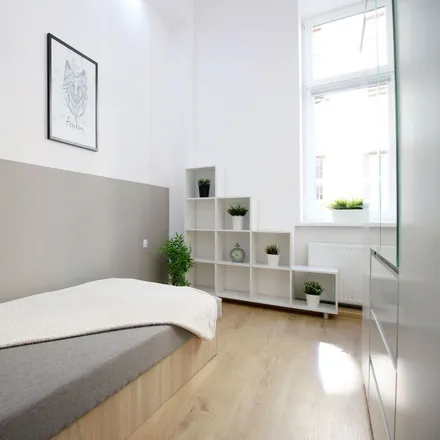 Rent this 5 bed room on Piotrkowska 68 in 90-111 Łódź, Poland