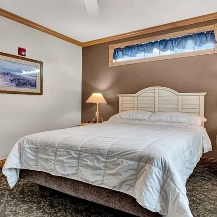 Rent this 2 bed condo on Sheboygan in WI, 53081