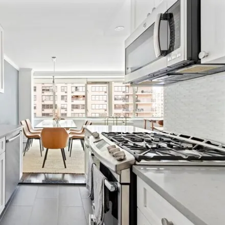 Image 4 - 315 West 70th Street, New York, NY 10023, USA - Condo for sale
