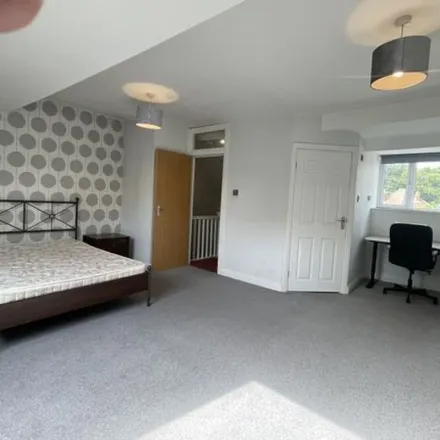 Image 5 - G R Green, 2 Stonegate Road, Leeds, LS6 4HY, United Kingdom - Apartment for rent