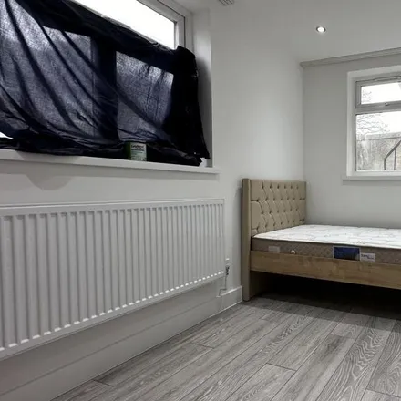 Image 5 - The Bay Tree, 59 Vicarage Lane, London, E15 4HG, United Kingdom - Apartment for rent