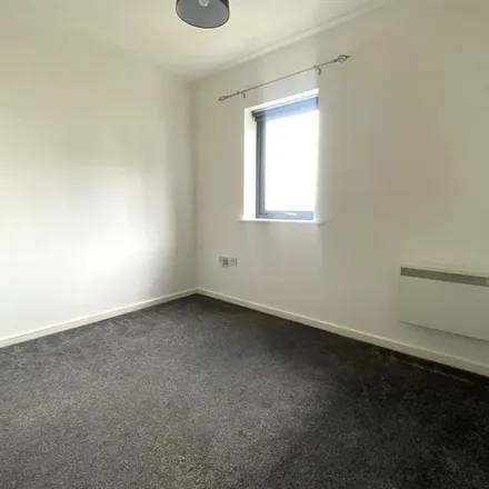 Rent this 2 bed apartment on Lock 5 in The Decks, Runcorn
