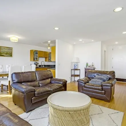 Image 5 - 6078 Canterbury Drive, Culver City, CA 90230, USA - Condo for sale