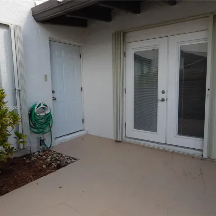 Image 3 - 848 Brickell Avenue, Miami, FL 33131, USA - Townhouse for rent