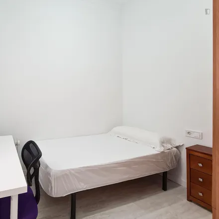 Rent this 5 bed room on Carrer de Ramiro de Maeztu in 28, 46021 Valencia