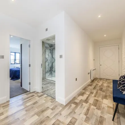 Image 2 - Gunnersbury Avenue, London, W5 3QL, United Kingdom - Apartment for rent