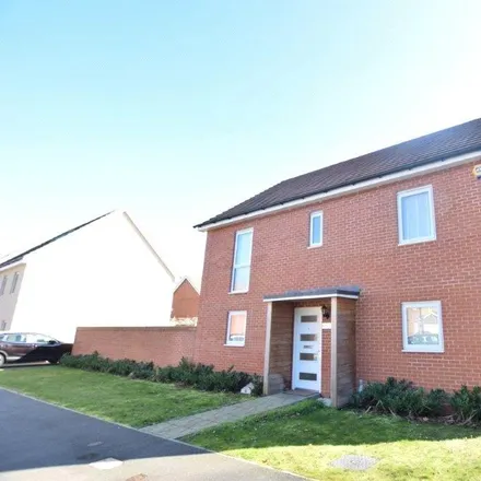 Rent this 4 bed house on Jaguar Lane in Easthampstead, RG12 9SL