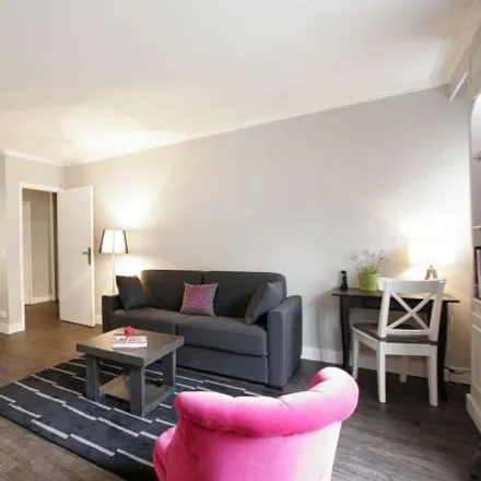 Image 4 - 2 v Place de Mexico, 75016 Paris, France - Apartment for rent