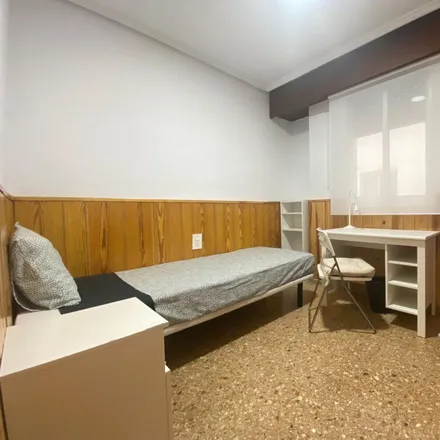 Rent this 4 bed room on Constitució - Sarrión in Avinguda de la Constitució, 46009 Valencia