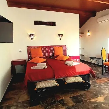 Rent this 7 bed house on Évora