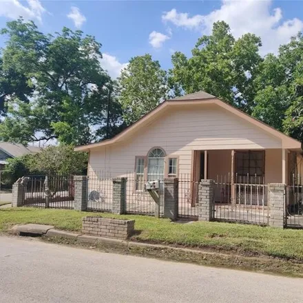 Buy this 3 bed house on 1620 North 71st Street in Houston, TX 77011