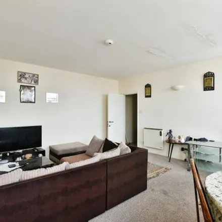 Image 1 - Fitzroy Court, Saddle Mews, London, CR0 2FZ, United Kingdom - Apartment for sale