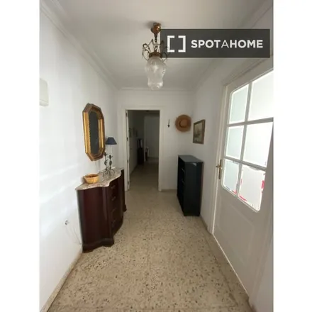 Image 6 - Plaza del Ejército Español, 41018 Seville, Spain - Room for rent