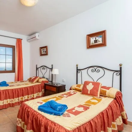 Rent this 4 bed house on La Asomada in Camino La Caldereta, 35571 Tías