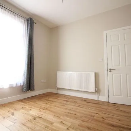 Rent this 4 bed townhouse on Chester Road in Seven Kings, London